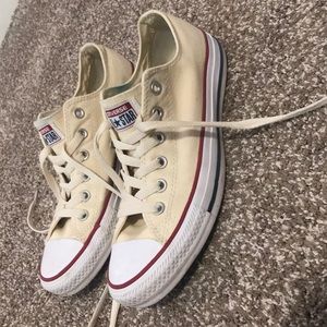 Cremé colored converse. Unisex.